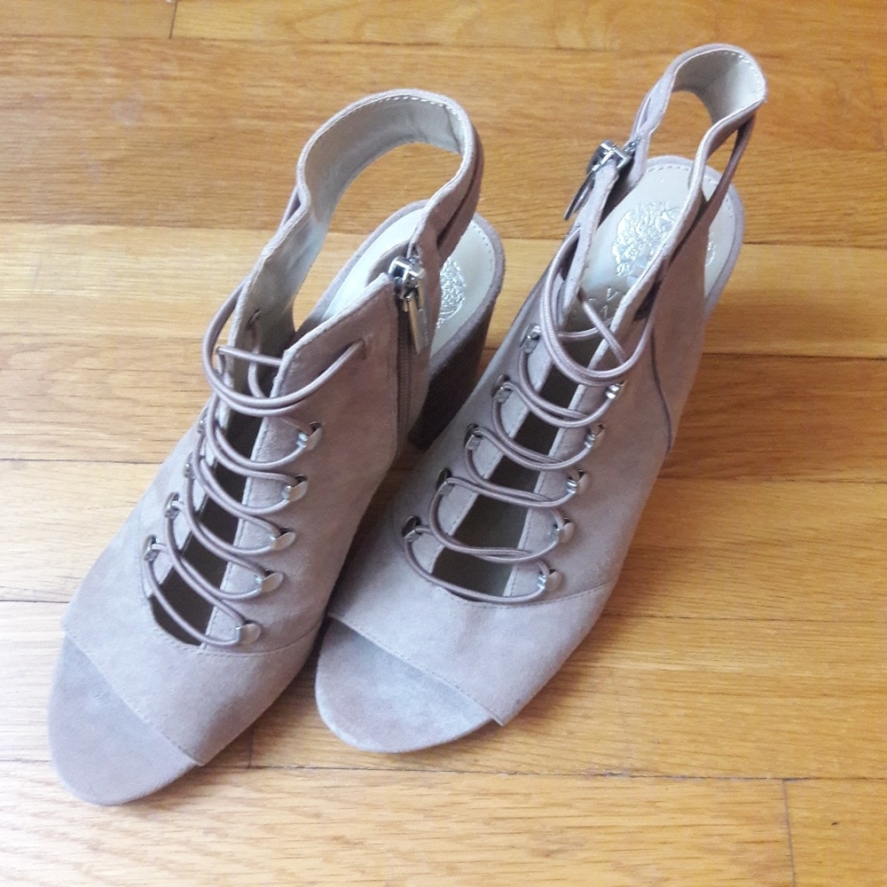 NWOT Leather Vince Camuto Block Heel VP Blumah